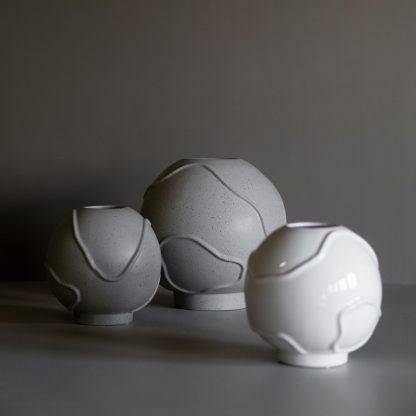 FORM Vas Small shiny white
