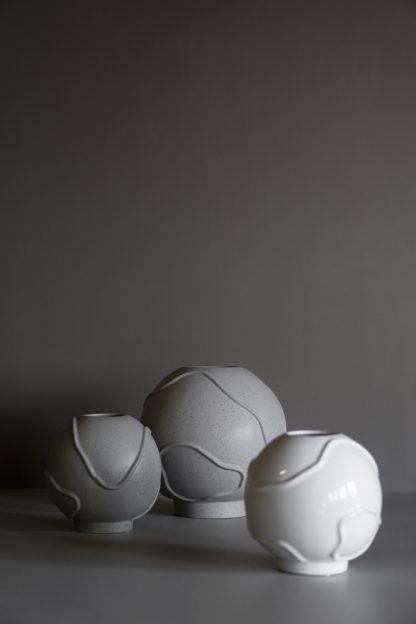 FORM Vas Small shiny white