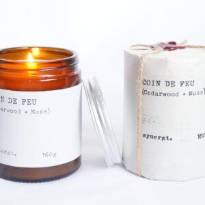 Synergi doftljus Coin de feu – Cedarwood/Moss