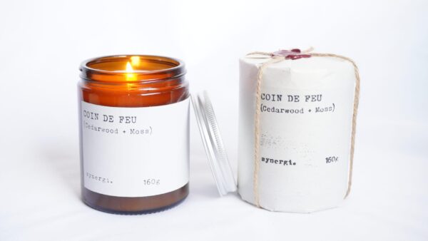 Synergi doftljus Coin de feu - Cedarwood/Moss